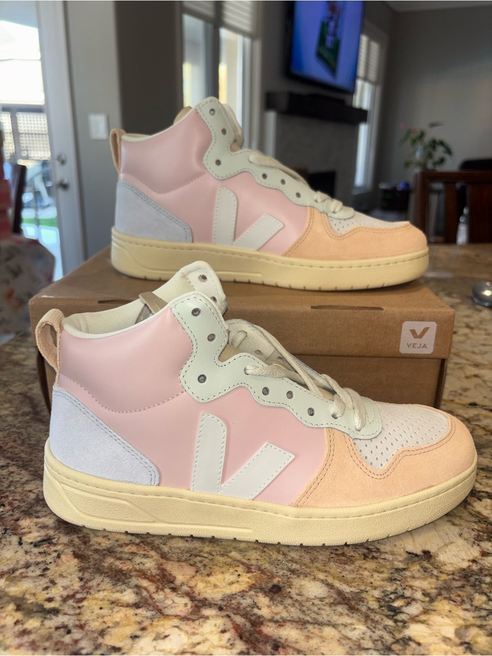 Veja V-15 Hightop Sneakers NEW IN BOX - Picture 3 of 11
